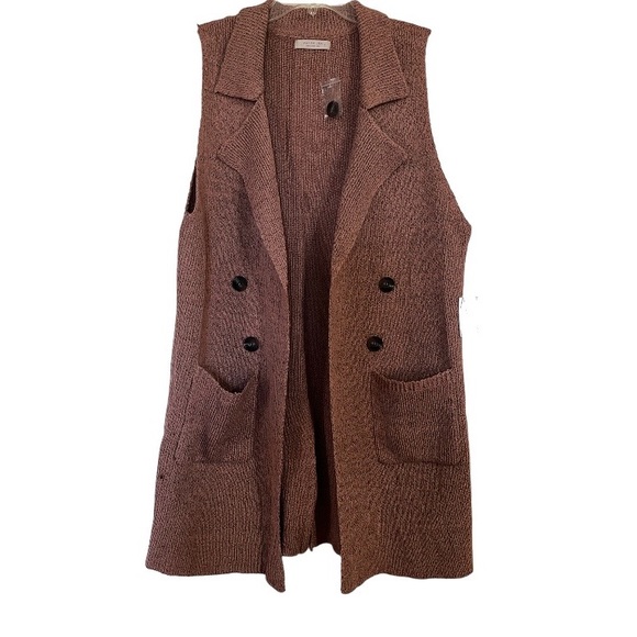 Active USA Sweaters - Active USA• Sweater Vest